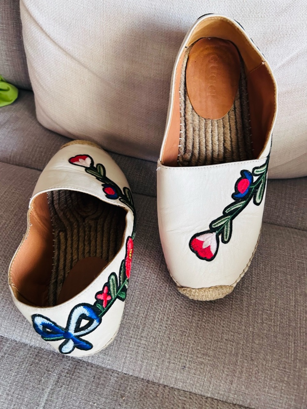 Gucci White Leather Espadrille Mules with Red & Green Floral Embroidery - Picture 2 of 5